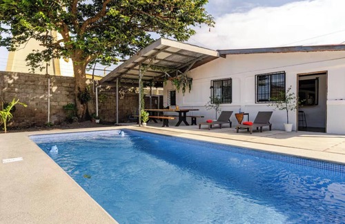 La Cruz House | 5-bedroom house, Private Pool, minutes to the Beach-WiFi, AC. Walk to restaurant