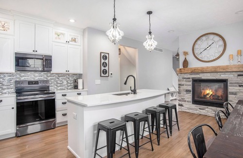 Miami Park House | 5-bedroom house with pool & hot tub, Lake MI beach access, theatre & game rooms