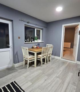 Reading House | 5 bedroom house with 3 bathrooms with Toilet , Reception , Dining room , kitchen