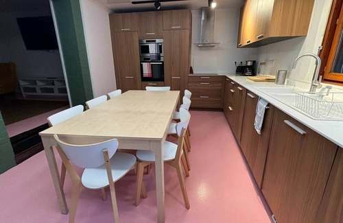 Arras House | 5-bedroom house with free parking