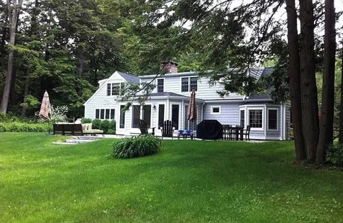 Lakeville House | 5-bedroom house with gunite pool on 2 acres. Hot tub and wood burning fire place