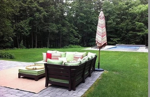 Lakeville House | 5-bedroom house with gunite pool on 2 acres. Hot tub and wood burning fire place