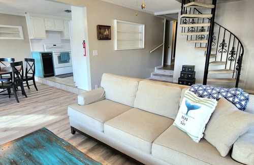 Grove House | 5 bedroom lakefront home private dock. perfect for families & fishermen