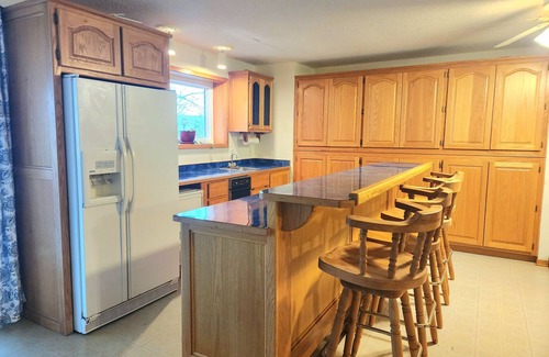 Grove House | 5 bedroom lakefront home private dock. perfect for families & fishermen