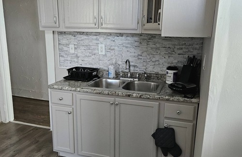 Asiatown Apartment | 5 bedroom loft in Heart of Cleveland nModern Comfort Meets Urban Conveniencen