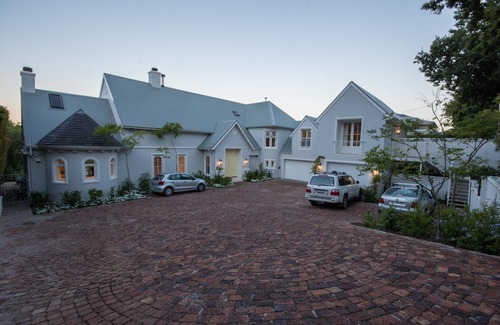 Claremont House | 5 Bedroom modern home with spectacular Table Mountain views, pool in Claremont