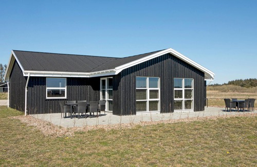 Grønhøj House | 5 bedroom pet friendly home in Løkken