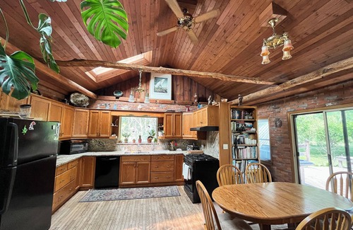 Fort Erie Other | 5 bedroom Rustic Farmhouse w acres of solitude, close to Niagara & Wine Country