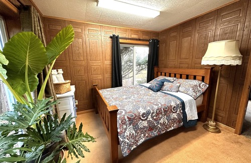 Fort Erie Other | 5 bedroom Rustic Farmhouse w acres of solitude, close to Niagara & Wine Country