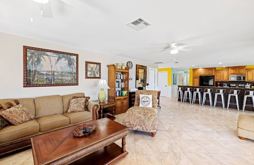 Yacht Club House | 5 Bedroom Saltwater Pool Home W/Kayaks, Bikes and BOAT!nOct 24-31st OPEN