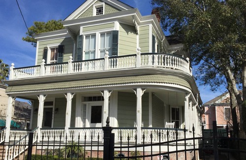 Carrollton House | 5 Bedroom Short Term Rental 3 full bath Queen Anne Victorian