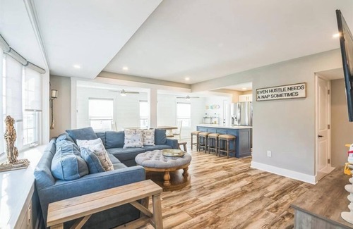 Gold Coast Condo | 5 Bedroom Single Family House in Gold Coast Area!