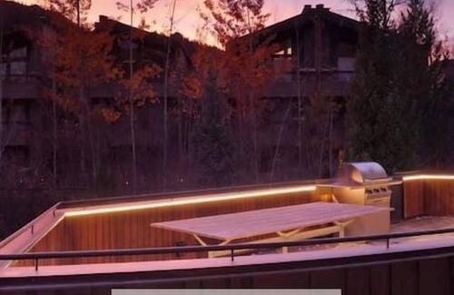 Aspen House | 5 Bedroom Ski Mansion, Aspen 'core, Fireplace