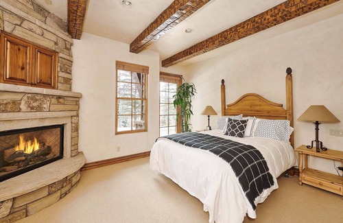Snowmass Village Ski Chalet | 5 Bedroom Spacious and Private Pines Home