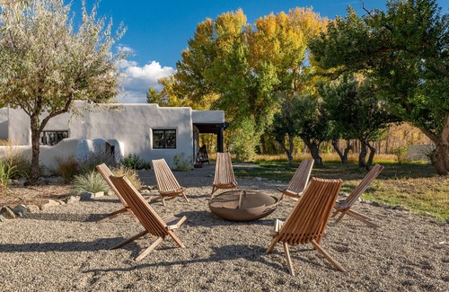 Taos House | 5 Bedroom Taos Luxury Hacienda - Close to Taos Ski Valley - Book now!