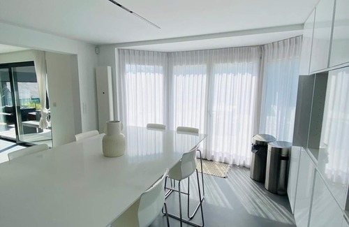St. Genesius-Rode Villa | 5-bedroom villa with pool and gym