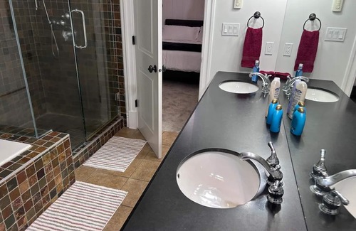 Squamish House | 5 bedroom Villa with View of The Chief walking distance from trails