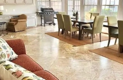 The Villages House | 5 Bedroom w/ Theatre, Pool, & Large Dining Hall