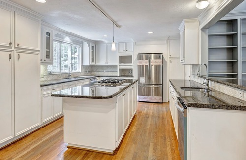 The Villages House | 5 Bedroom w/ Theatre, Pool, & Large Dining Hall