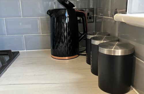 Hull House | 5 bedroom whole house with private Kitchen and Bathroom