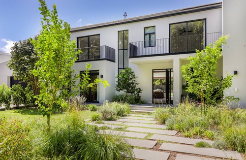 Constantia House | 5 bedroom with Stunning garden, pool and views. Dream family vacation home