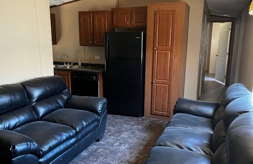 Monahans House | 5 Bedroom Work Trailer