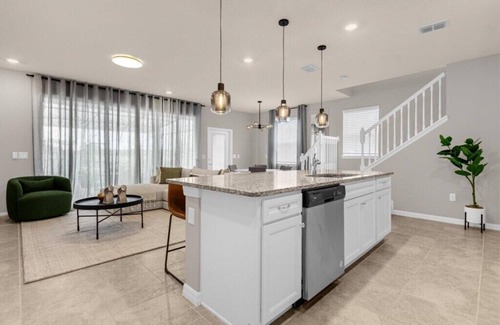 Wellington House | 5 Bedrooms/4.5 Bathrooms/W. Island (4074 LA)