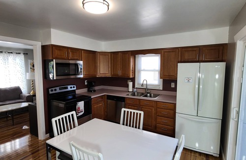 Villas House | 5 BEDROOMS and POOL, Hottub, Large Fenced Yard, Near Bay Beaches, PET FRIENDLY