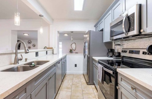Coral Terrace House | 5 Bedrooms, Bonfire, Foosball, 18 min from MIA