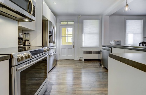Saint-Jean-Baptiste Apartment | 5 Bedrooms Location & 10 Minute Walk TO Old Québec