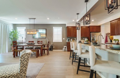 Mira Loma House | 5 Bedrooms Luxury House/Kind Beds/1000MBPS Fast Wifi