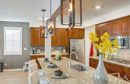 Mira Loma House | 5 Bedrooms Luxury House/Kind Beds/1000MBPS Fast Wifi