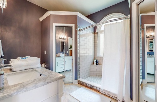 Smyrna House | 5 beds | 3 baths | Prime Location