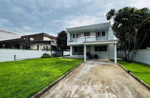 Suan Luang House | 5 beds 452sqm. Private garden Pet friendly angle with CCTV