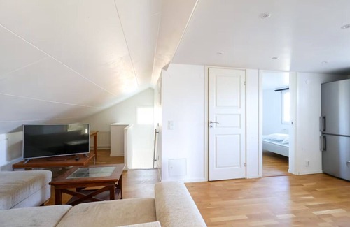 Kyrkbyn Apartment | 5 Beds - For Workers - Parking lot - Near Volvo