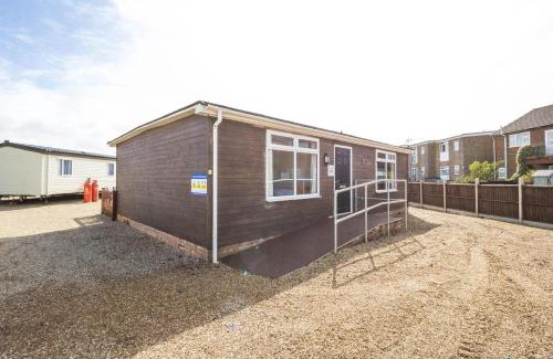 Hunstanton Cabin | 5 Berth Dog Friendly Lodge In Hunstanton By The Beach Ref 13015Rn