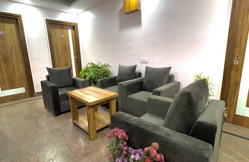 Gurugram House | 5 BHK entire floor best for parties