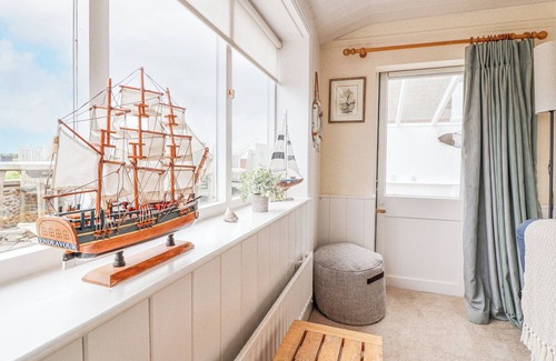 Southwold Cottage | 5 BLACKSHORE, SOUTHWOLD, pet friendly, with open fire in Southwold