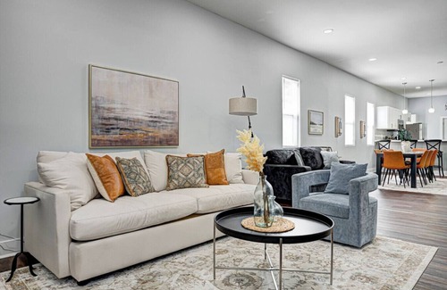 Indianapolis House | 5 BR Bugalow 3 EnSuite on Main Floor~Sleeps 15