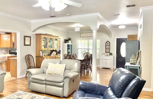 Havana House | 5 BR Clean and Comfortable Ranch Style Home