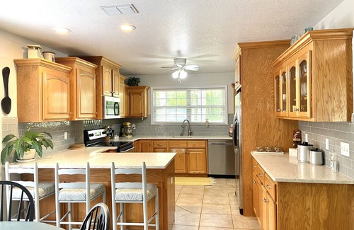 Havana House | 5 BR Clean and Comfortable Ranch Style Home
