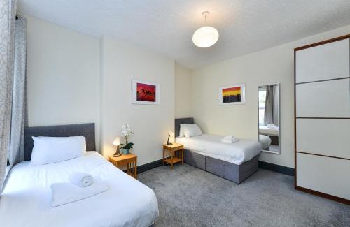 Sneinton House | 5-BR Home Featuring Art and Photography Collection