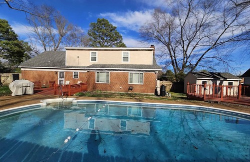 Southwind House | 5-BR Home with Pool Near Collierville - Primary Master Bedroom Downstairs.