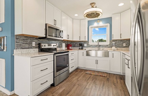 Duck House | 5 BR, HOT TUB, Pet-Friendly, Semi-Ocean Front, 50 FT Walk To Beach, NEW Renos!