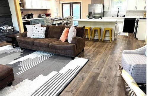 Prairie Creek House | 5 BR House w/Boat Parking .5m to Marina. Game room. Outside fire pit.