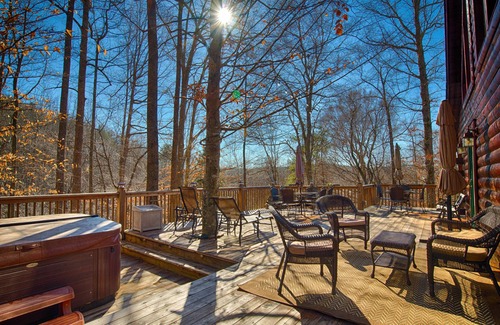 Rutherfordton Cabin | 5 BR Log Home - 5 Min/2.7miles to TIEC - with a Hot Tub on 18 acres "Creekside"