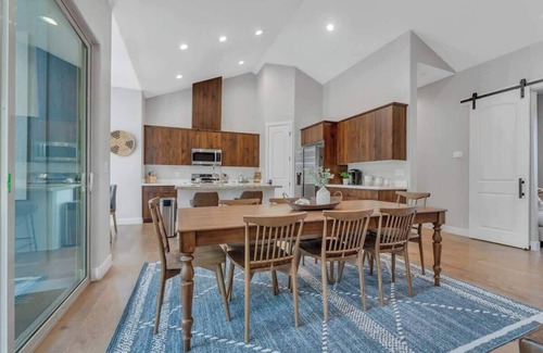 Williams House | 5-BR Mountain Home & Studio w/Hot Tub + Golf