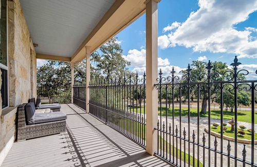 Fredericksburg House | 5 BR, On 290 Wine Corridor, King Beds, Hot Tub