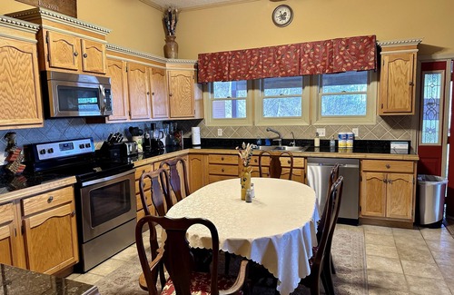 Fairview House | 5 BR Private Estate on 12 acres! Stunning Views! 15 min. to downtown!