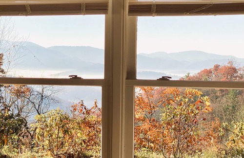 Fairview House | 5 BR Private Estate on 12 acres! Stunning Views! 15 min. to downtown!